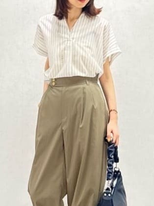 Miwaさんの「UNTITLED｜【洗える/スキッパー】フレンチスリーブシアーブラウス」を使ったコーディネート