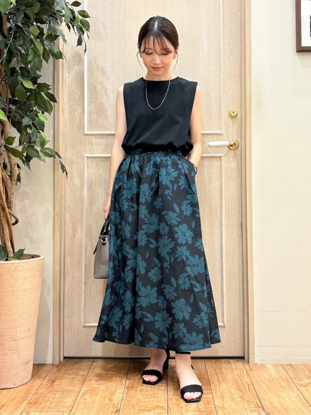 なみさんの「SHOO･LA･RUE｜【高レビュー/着丈選べる】華やかさをプラスする アソートロングスカート」を使ったコーディネート