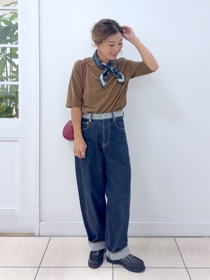 Osawaさんの「Dessin｜Dessinロゴスカーフ」を使ったコーディネート
