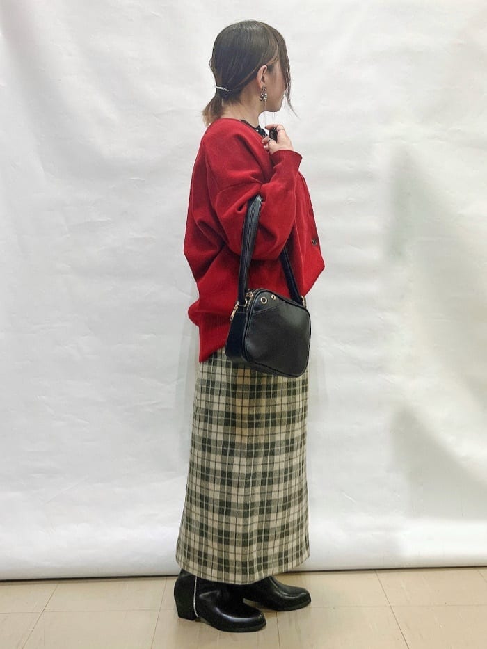 YUIさんの「SHOO･LA･RUE｜【洗濯機可/S-LL】スカラップネックが上品な ビジュー付きニット」を使ったコーディネート