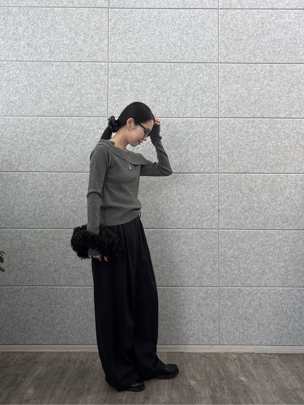 ひなさんの「INDIVI｜【再入荷】アシメオフショルニット」を使ったコーディネート