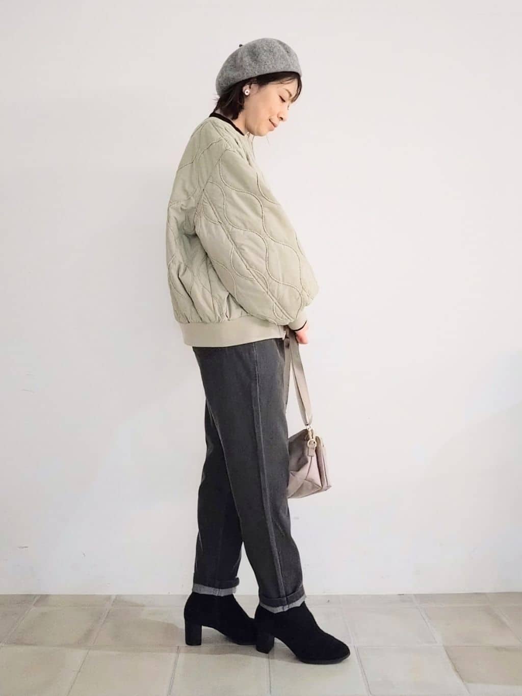 miomioさんの「SHOO･LA･RUE｜【高レビュー/SS-LL/美脚シルエット】自然に体型カバー イージーデニム テーパードパンツ」を使ったコーディネート