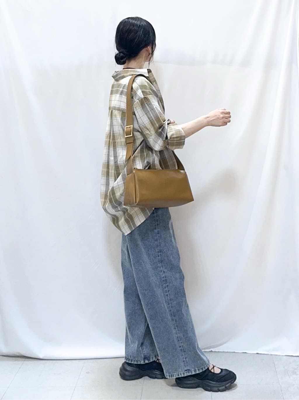 𝐇𝐢𝐫𝐨𝐦𝐢さんの「SHOO･LA･RUE｜【洗濯機可/S-LL】程よい抜け感 大人のチェックシャツ」を使ったコーディネート