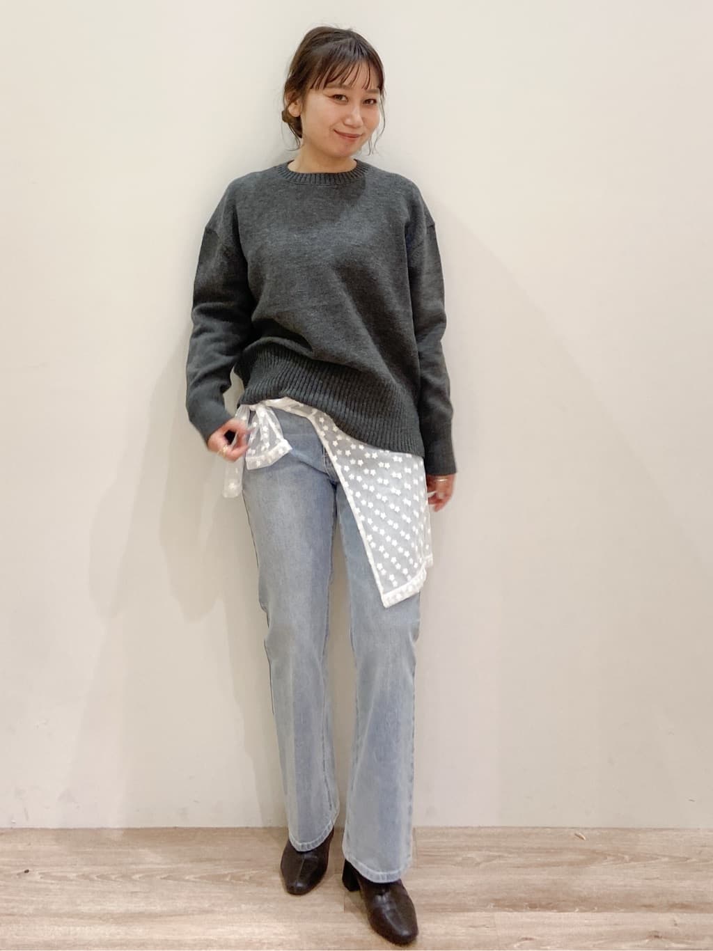 risayanさんの「OPAQUE.CLIP｜チュールフラワー刺繍シアートップス【洗濯機OK】」を使ったコーディネート