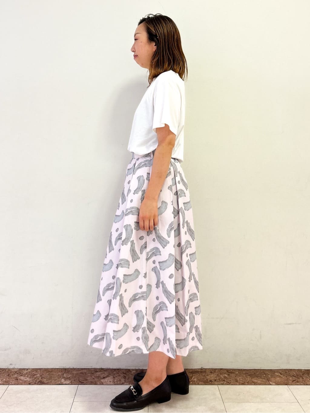 madokaさんの「OPAQUE.CLIP｜メタリック刺繍ロゴTシャツ【接触冷感／洗濯機洗い可】」を使ったコーディネート