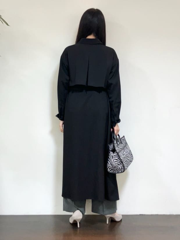 カレンさんの「UNTITLED｜【前開きボタン/ベルト付/羽織シャツ/】2WAYトレンチ風ワンピース」を使ったコーディネート