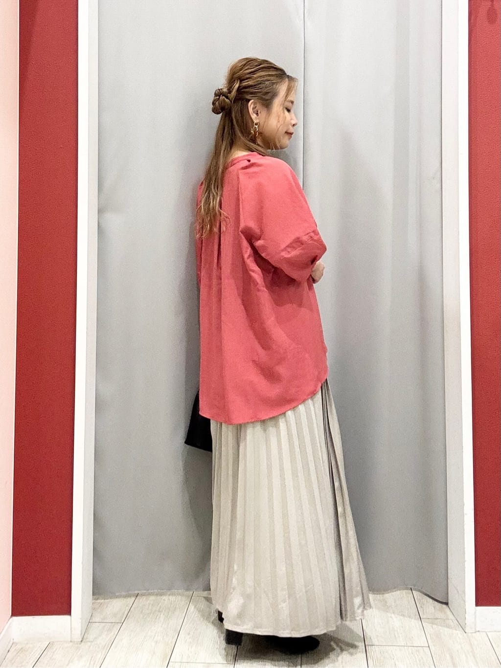 shioさんの「SHOO･LA･RUE｜【S-LL/洗濯後しわになりにくい】ランタンスリーブで女性らしく 5分袖スキッパーブラウス」を使ったコーディネート