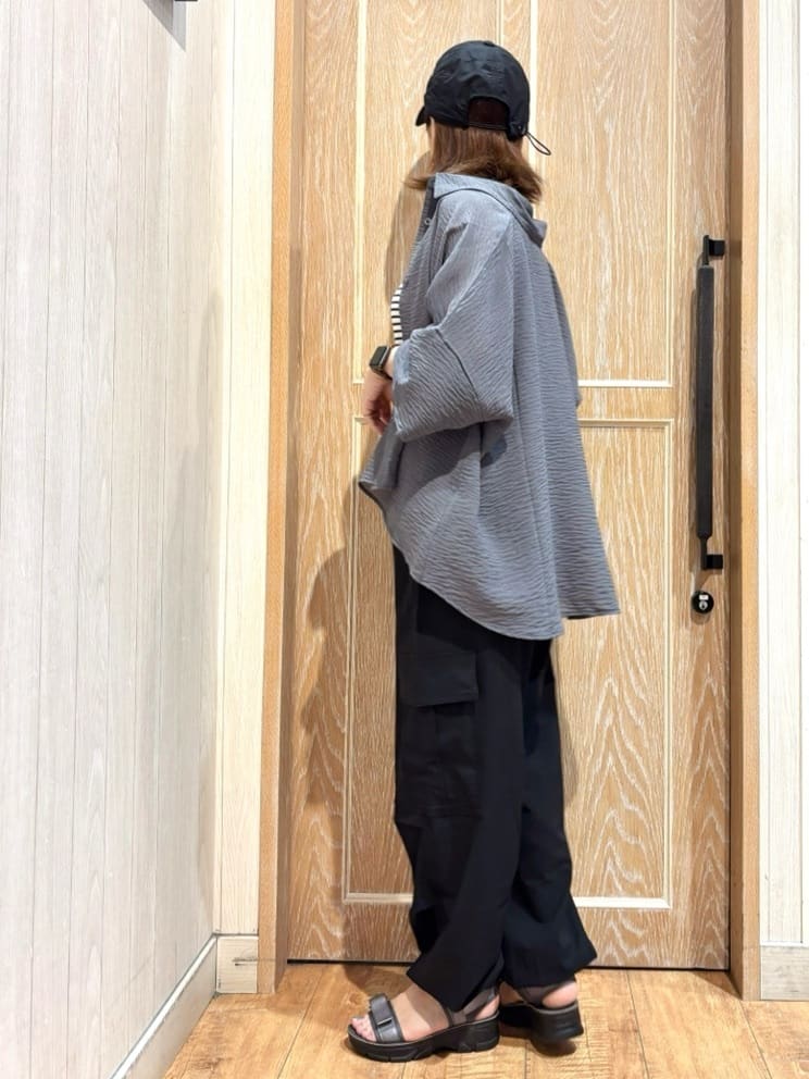 meiさんの「SHOO･LA･RUE｜ゆるっと感がこなれ見え ワッシャーシアー半袖シャツ」を使ったコーディネート