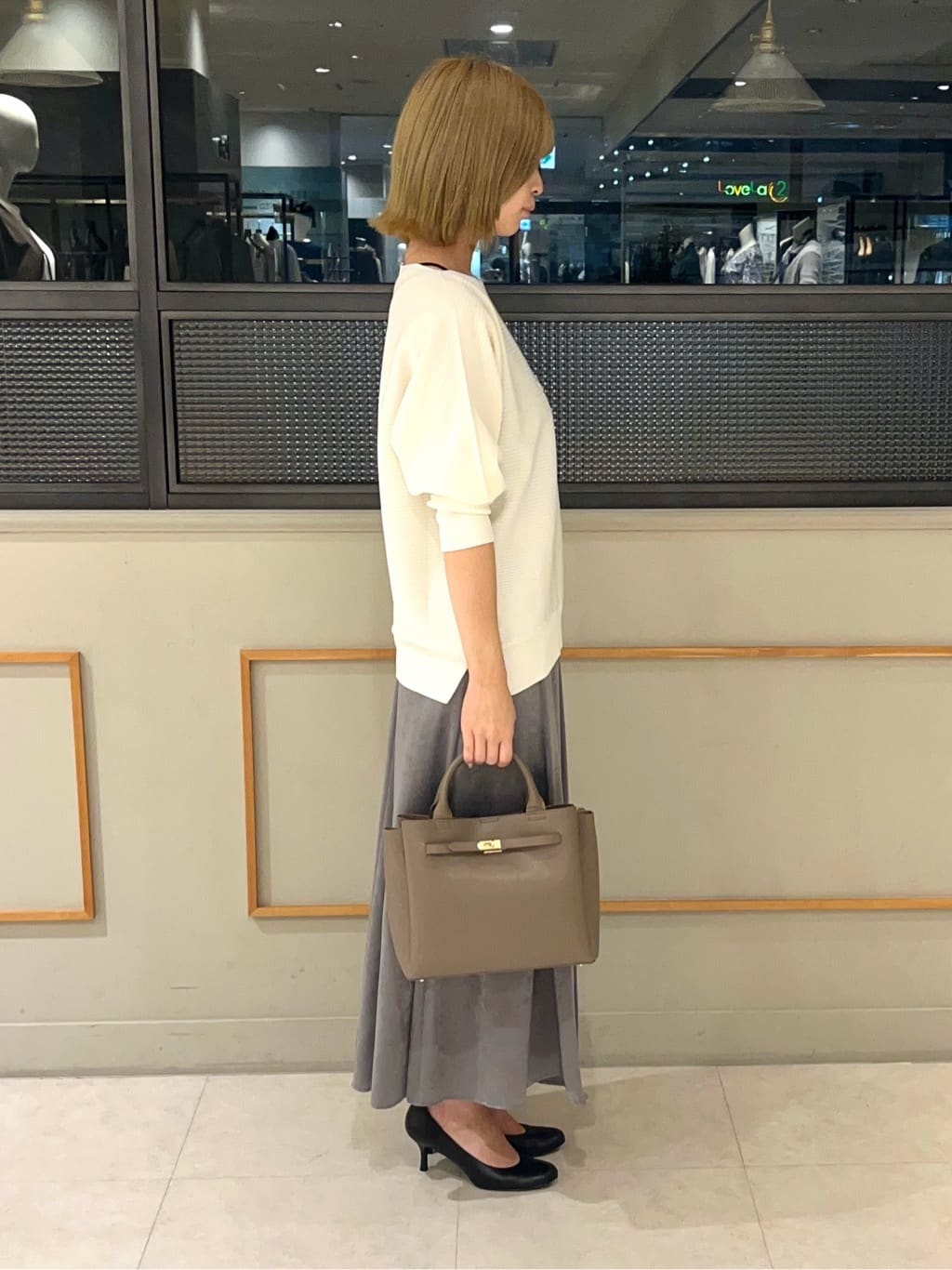 kumiさんの「INDIVI｜【セットアップ可能】スエード調サテンブラウス」を使ったコーディネート