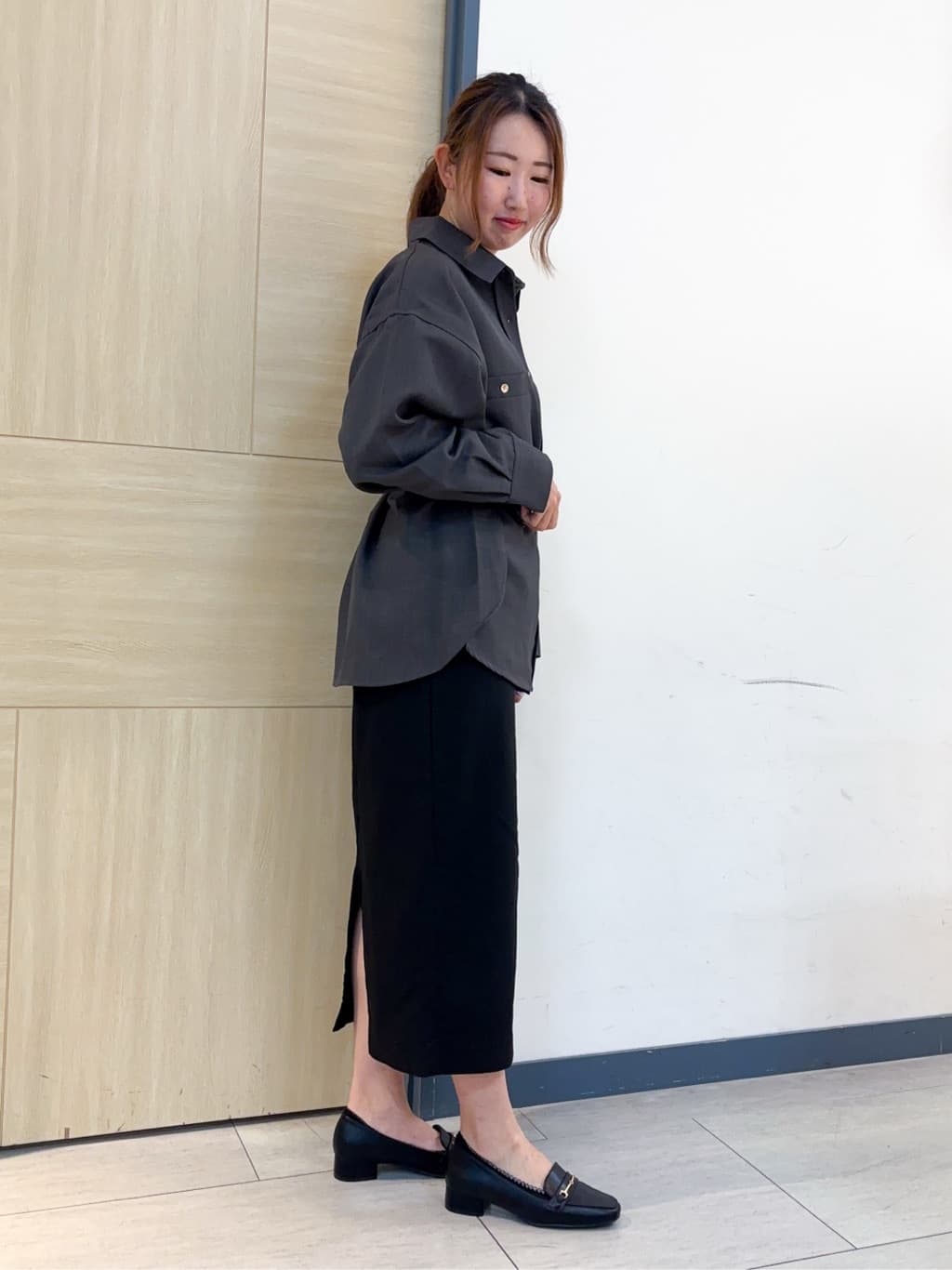 nanaさんの「grove｜【カセット服/選べる着丈】洗濯機で洗えるオーバーシャツ」を使ったコーディネート