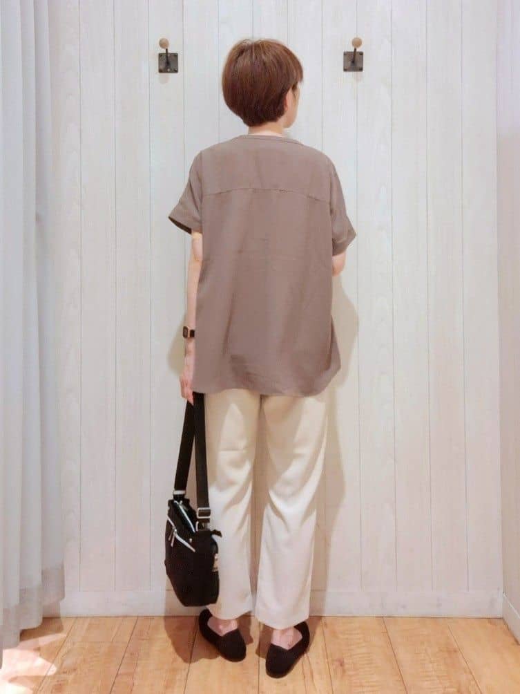 Ribさんの「SHOO･LA･RUE｜【洗える/プチプラ】大人の抜け感をプラスする バンドカラーシャツ」を使ったコーディネート