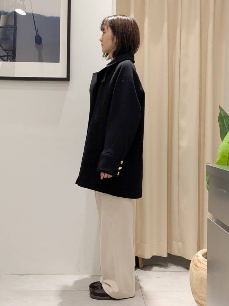なめさんの「THE SHOP TK｜【すっきりシルエットが叶う】大人のためのVネックニット/毛玉になりにくい/静電気防止/洗濯機OK」を使ったコーディネート