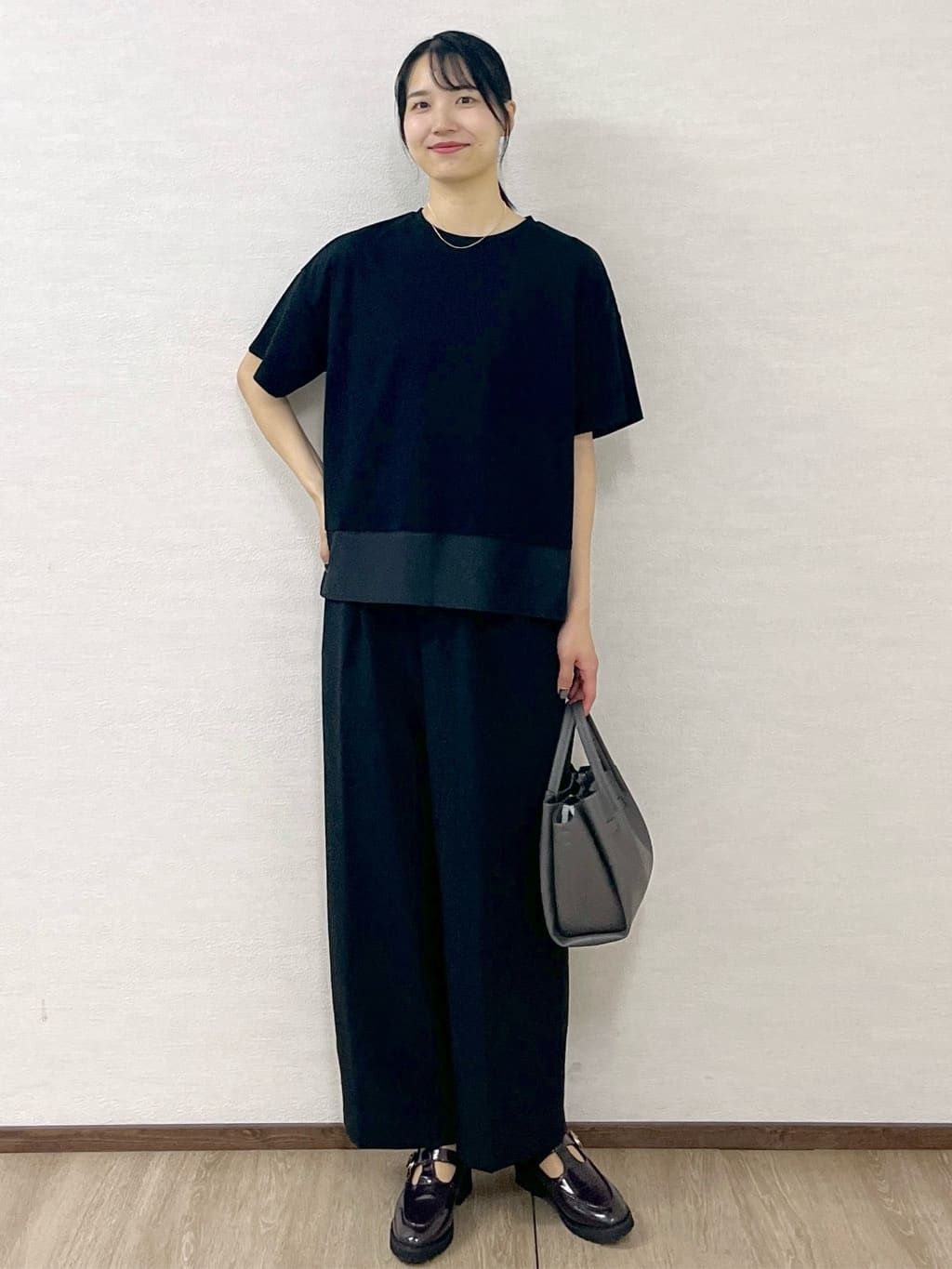 sachikoさんの「OPAQUE.CLIP｜リネンライクタックワイドパンツ【洗濯機洗い可】」を使ったコーディネート
