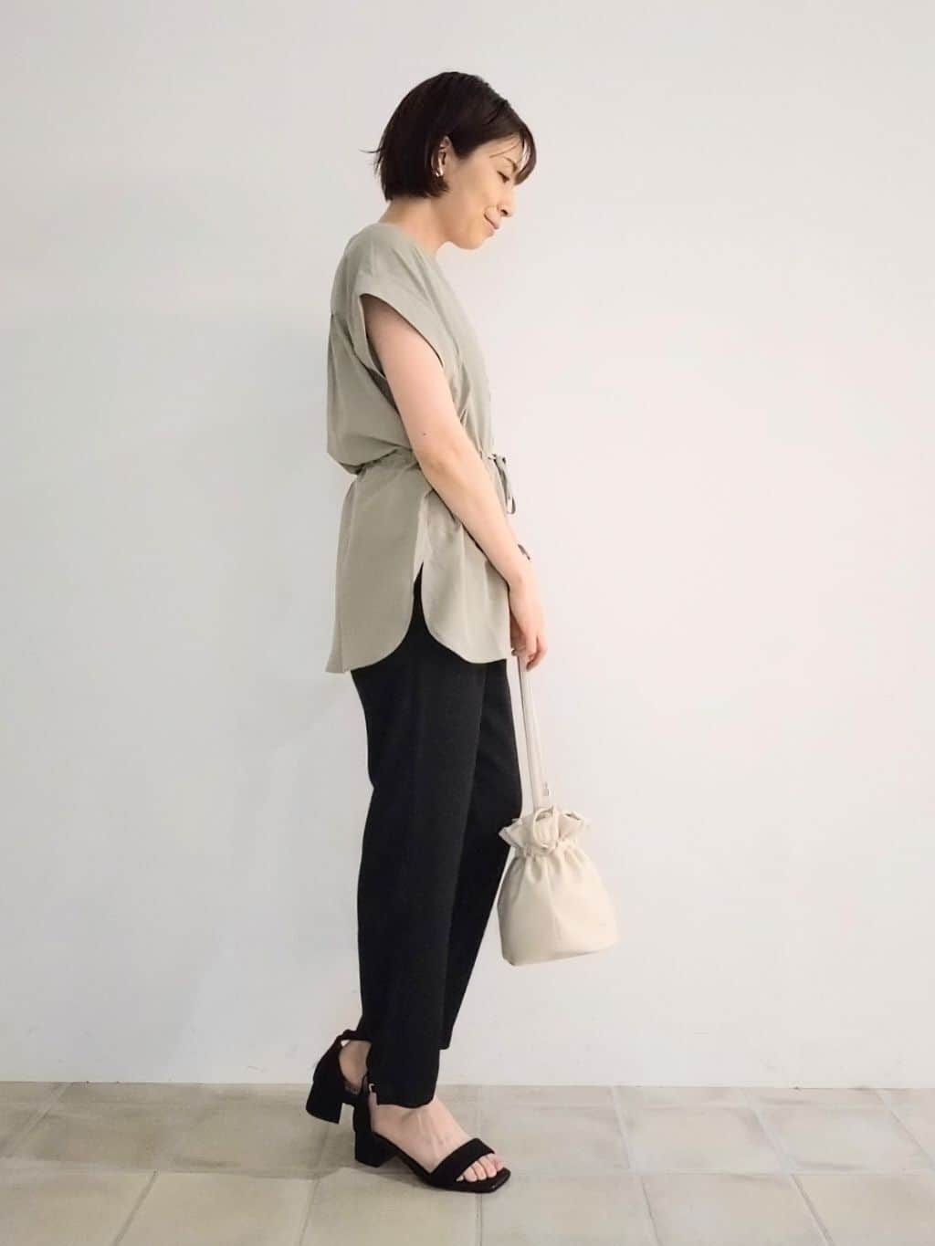 miomioさんの「SHOO･LA･RUE｜【S-LL】シルエットが変えられる ウエストリボンブラウス」を使ったコーディネート