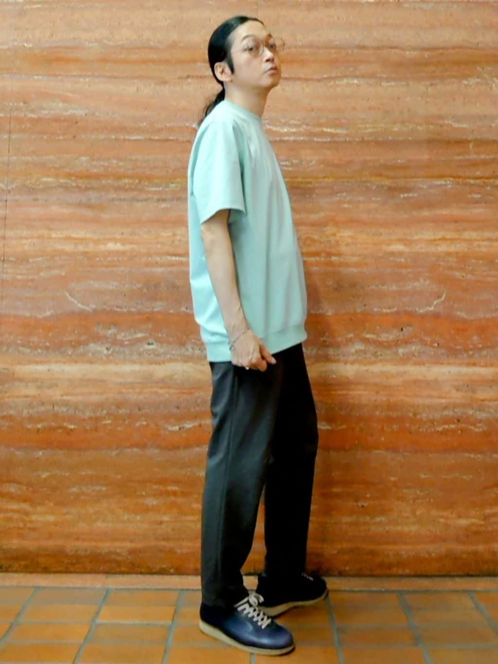 かしげるさんの「TAKEO KIKUCHI｜【抗菌防臭／5サイズ展開】ハイゲージポンチ Tシャツ」を使ったコーディネート