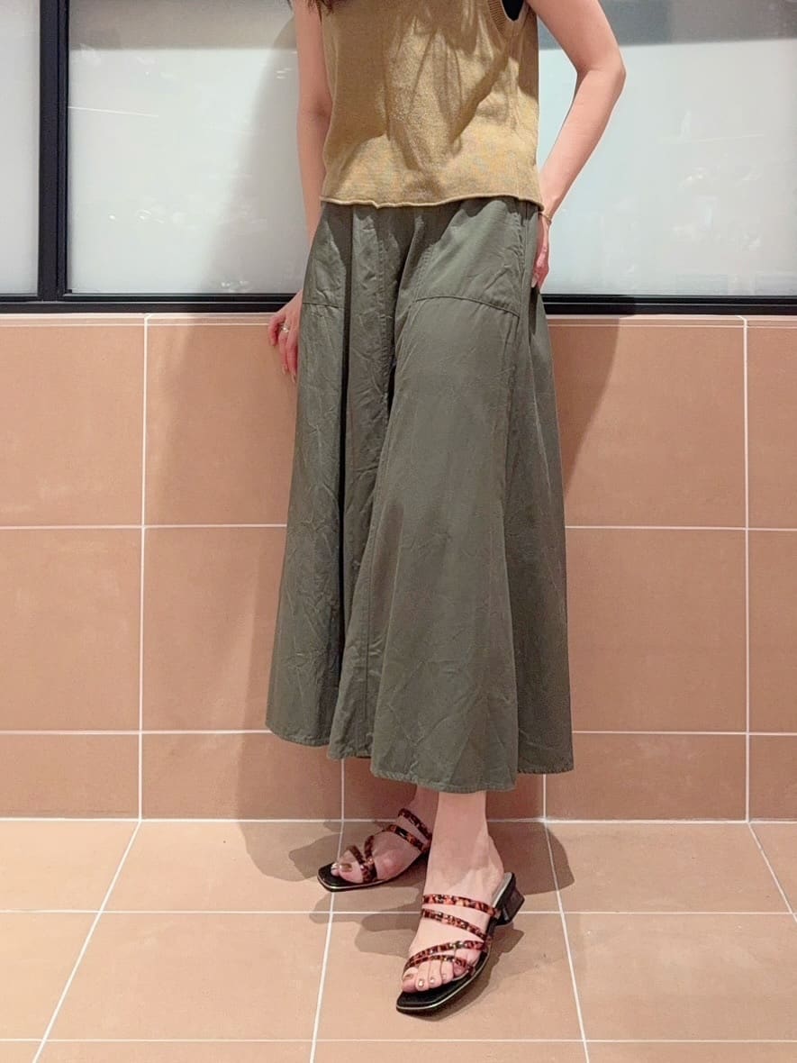 kaoriさんの「ESPERANZA｜スクエアトゥクリアフラットヒールミュール」を使ったコーディネート