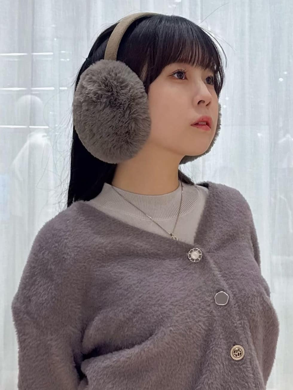 ぞうげさんの「OPAQUE.CLIP｜【折りたたみ可能】コンパクトフェイクファーイヤーマフラー」を使ったコーディネート