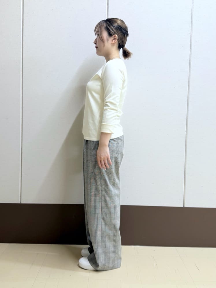 Rikoさんの「INDIVI｜【洗える】Vネックコンパクトニット」を使ったコーディネート