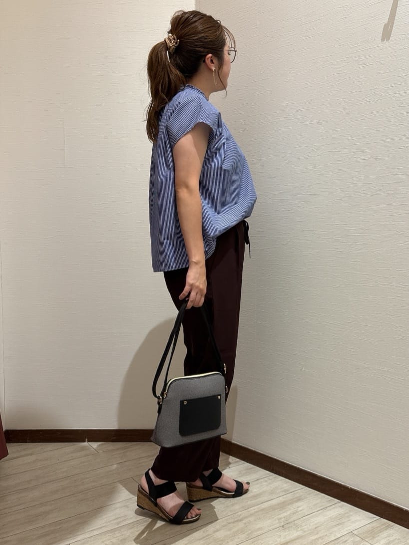 Chinaさんの「SHOO･LA･RUE｜【洗える/S-LL】プチフリル襟が女性らしい フレンチスリーブシャツ」を使ったコーディネート