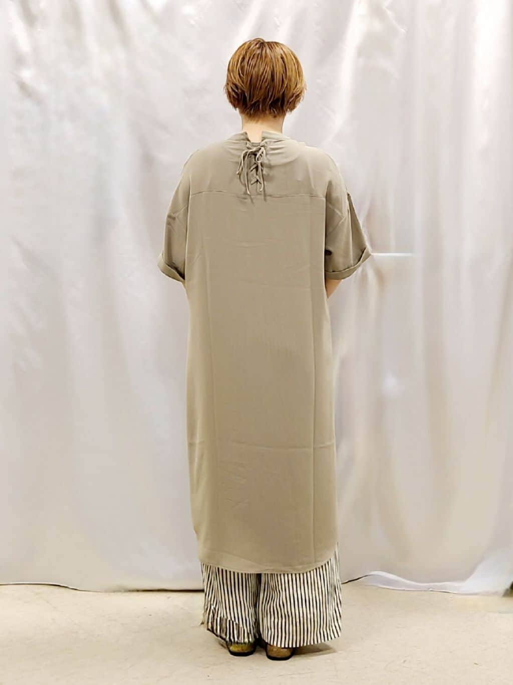 Chiiさんの「SHOO･LA･RUE｜【S-LL/洗濯後しわになりにくい/体型カバー】後ろ姿もサマになる バックレースアップチュニック」を使ったコーディネート