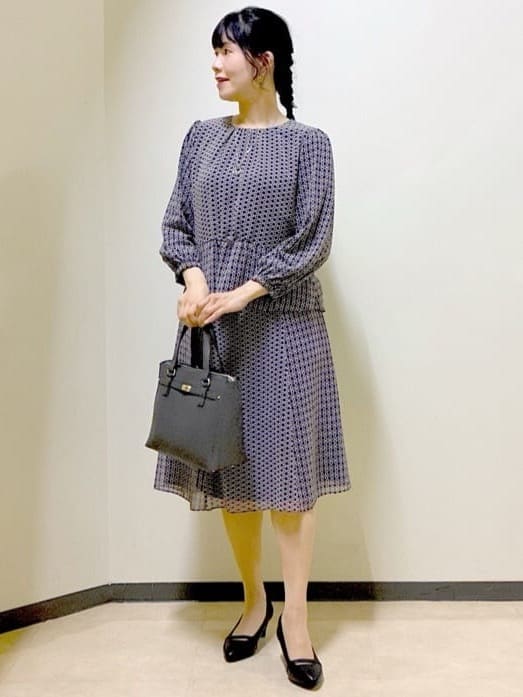  beni_gingerさんの「Reflect｜【きちんと見え／セットアップ可／通勤におすすめ◎】ペプラムプリントブラウス」を使ったコーディネート