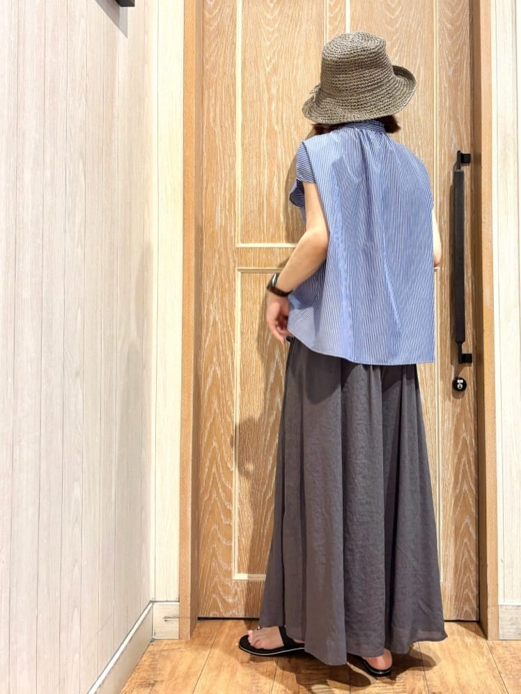 meiさんの「SHOO･LA･RUE｜【洗える/S-LL】プチフリル襟が女性らしい フレンチスリーブシャツ」を使ったコーディネート