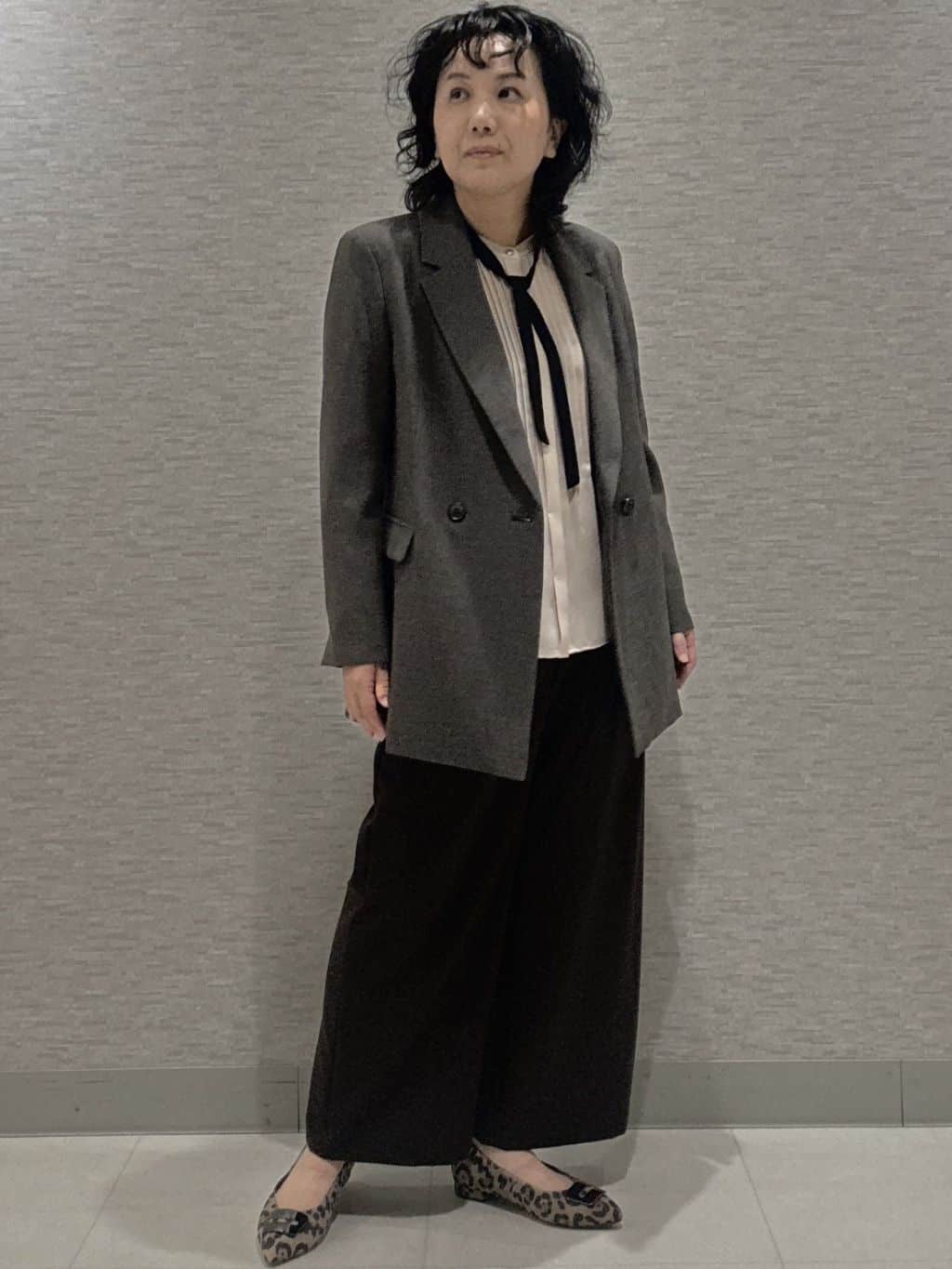 KOJIMAさんの「Reflect｜【配色ボウタイ付き】八分袖ジョーゼットブラウス」を使ったコーディネート
