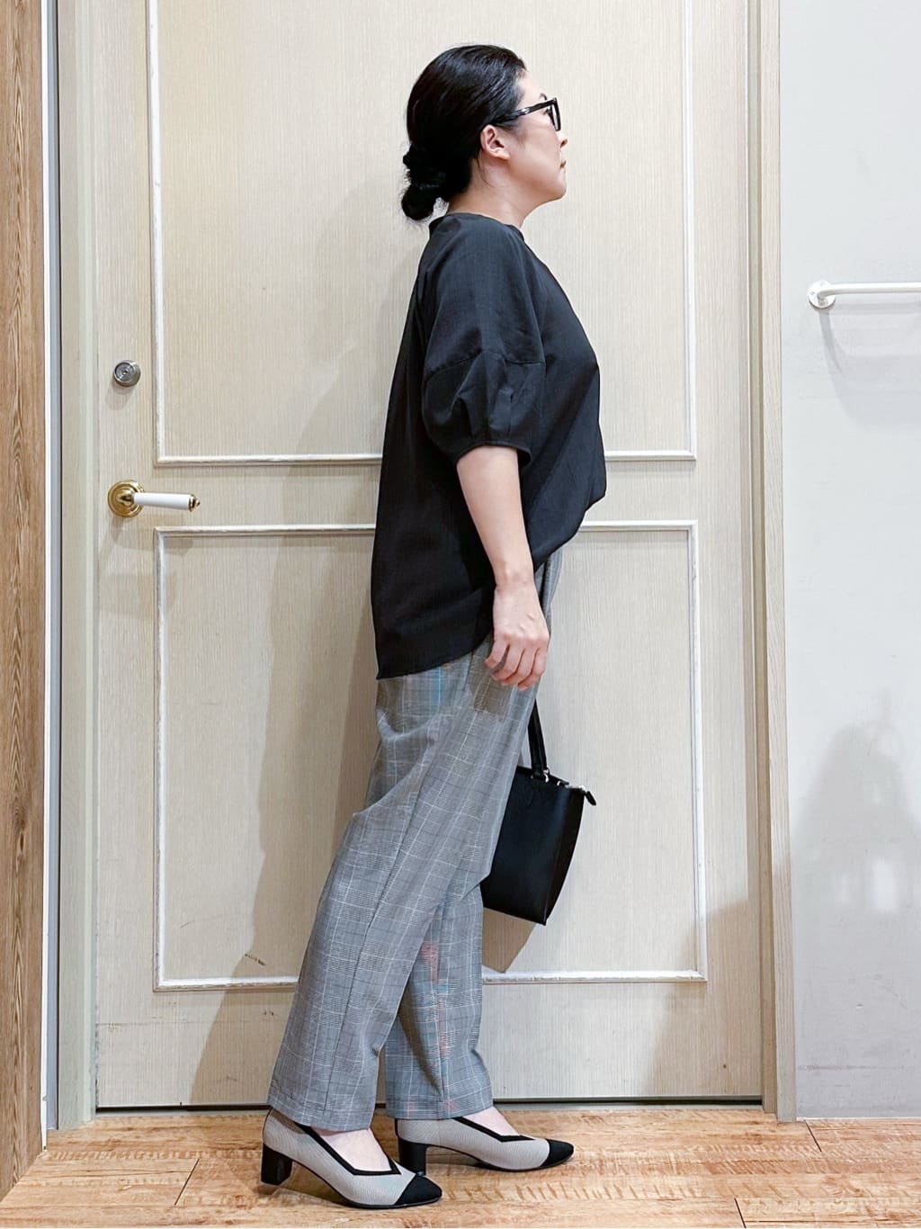 umeさんの「SHOO･LA･RUE｜【高レビュー/SS-LL/美脚シルエット】すっきりきれい見え テーパードパンツ」を使ったコーディネート