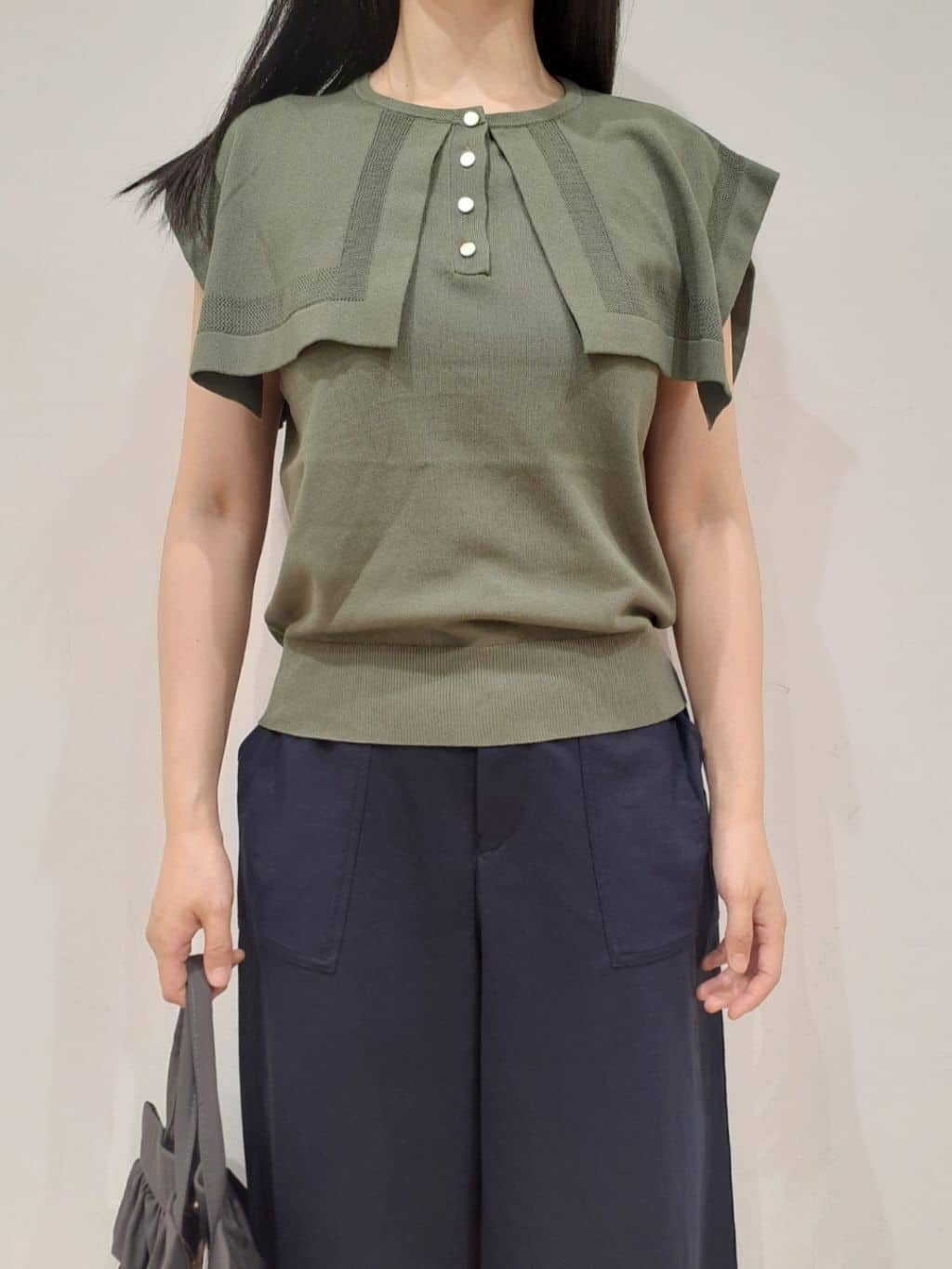 にこさんの「grove｜【接触冷感】見た目はきちんと、着心地はらくちん クロップドベイカーパンツ」を使ったコーディネート