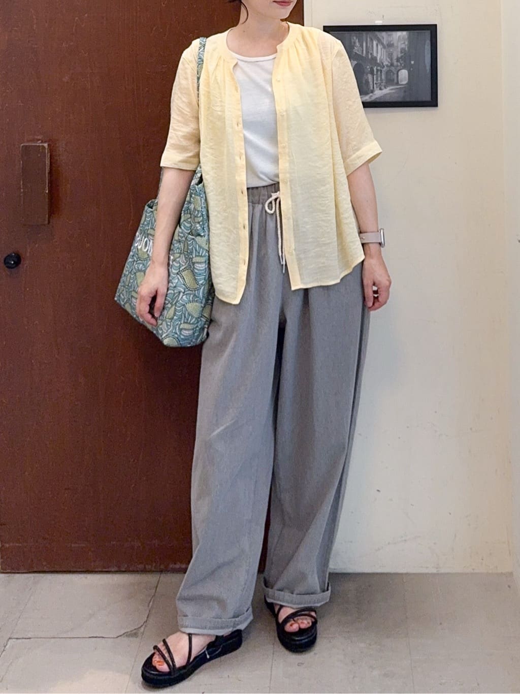 𝐇𝐢𝐫𝐨𝐦𝐢さんの「SHOO･LA･RUE｜暑い夏も軽やかに デニムイージーワイドパンツ」を使ったコーディネート
