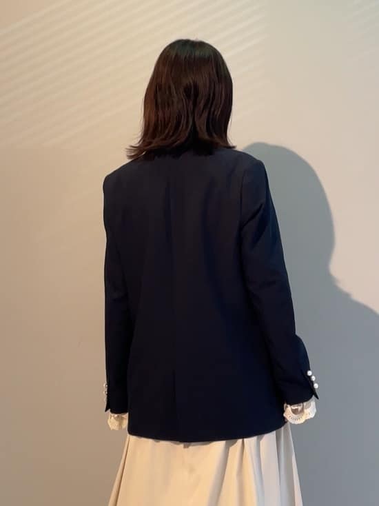 abeさんの「Couture brooch｜【高見え・きれいめ・通勤】レースカフス パール調釦テーラードジャケット」を使ったコーディネート
