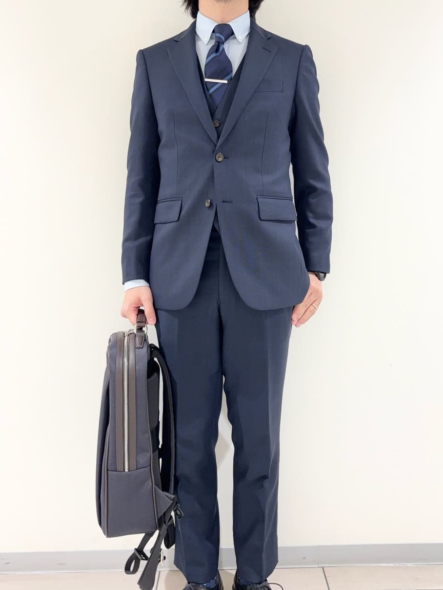 及川さんの「TAKEO KIKUCHI｜【Three by Three】シャイニーシャークピンヘッド スーツ/3ピース対応可」を使ったコーディネート