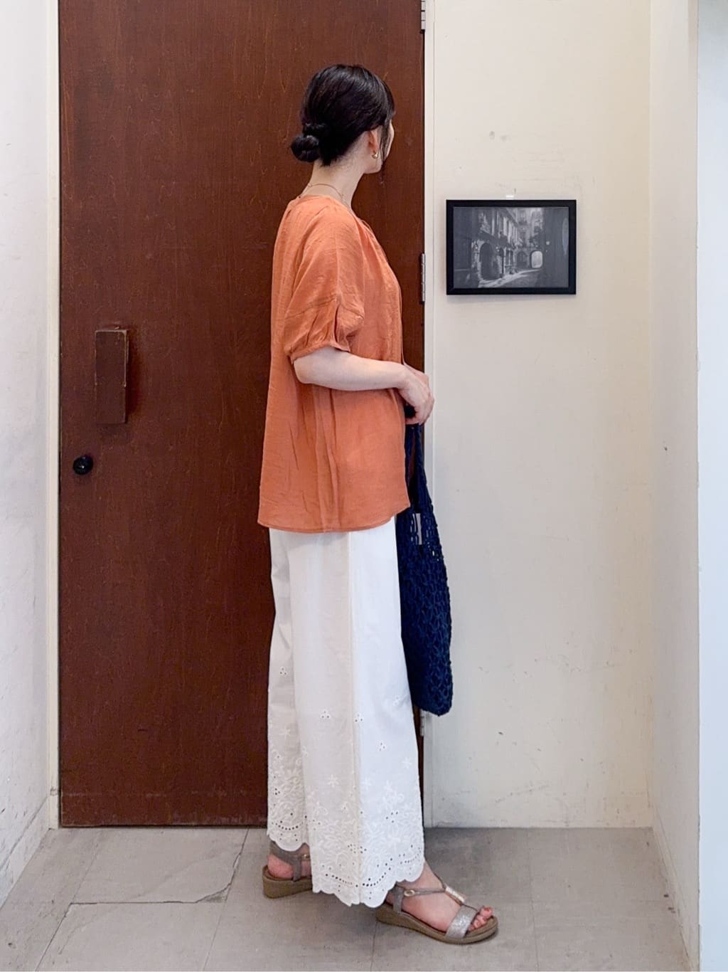 𝐇𝐢𝐫𝐨𝐦𝐢さんの「SHOO･LA･RUE｜【S-LL/2点セット】リボン使いがアクセント はしごレースブラウス＋タンクトップ」を使ったコーディネート