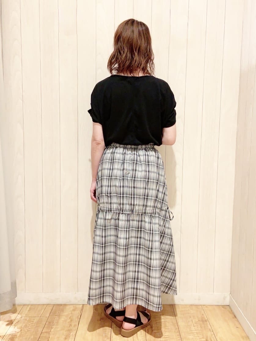 あいこさんの「SHOO･LA･RUE｜【S-LL/UV/プチプラ】お袖タックで好印象 デザインTシャツ」を使ったコーディネート