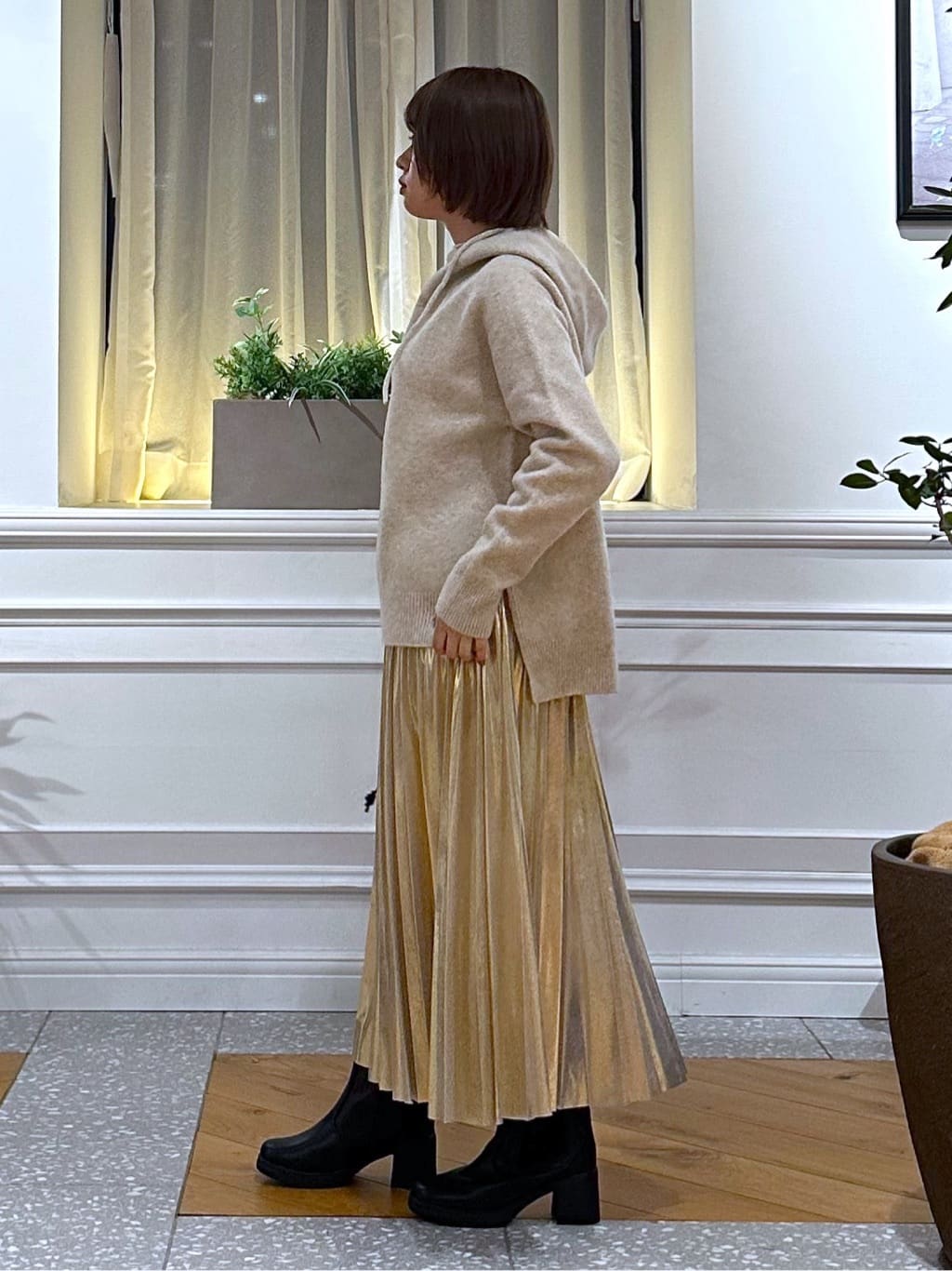 なべこさんの「DRESSTERIOR｜◆【洗える/ストレッチ性/オンオフ】箔プリントプリーツスカート」を使ったコーディネート