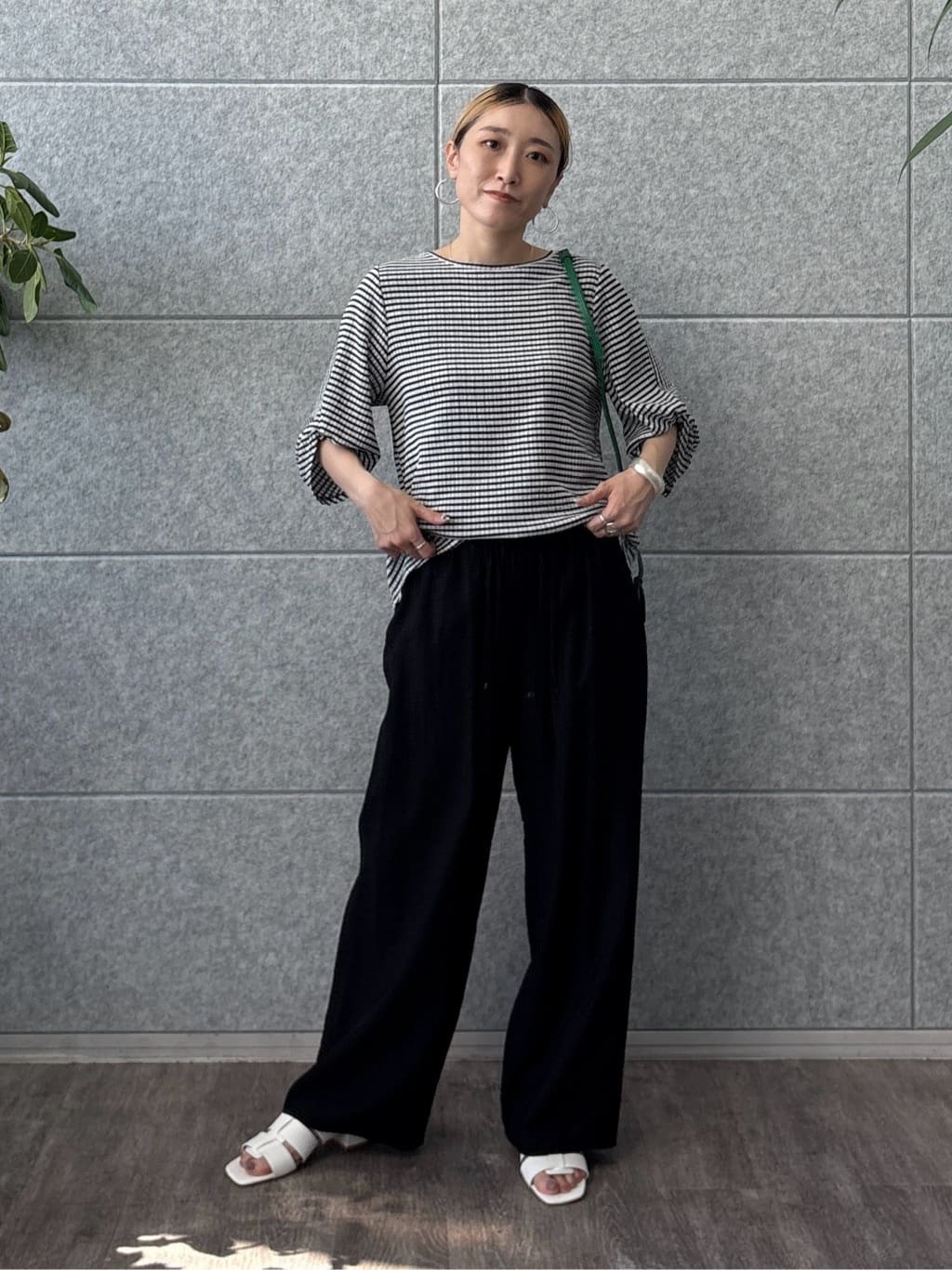 kotakiさんの「INDIVI｜【洗える／UVケア／SETUP可能】ドロストワイドパンツ」を使ったコーディネート