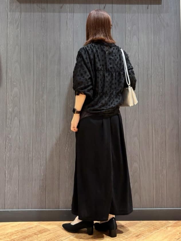 meiさんの「SHOO･LA･RUE｜華やかにさをプラスする シアードビー シャーリングブラウス」を使ったコーディネート