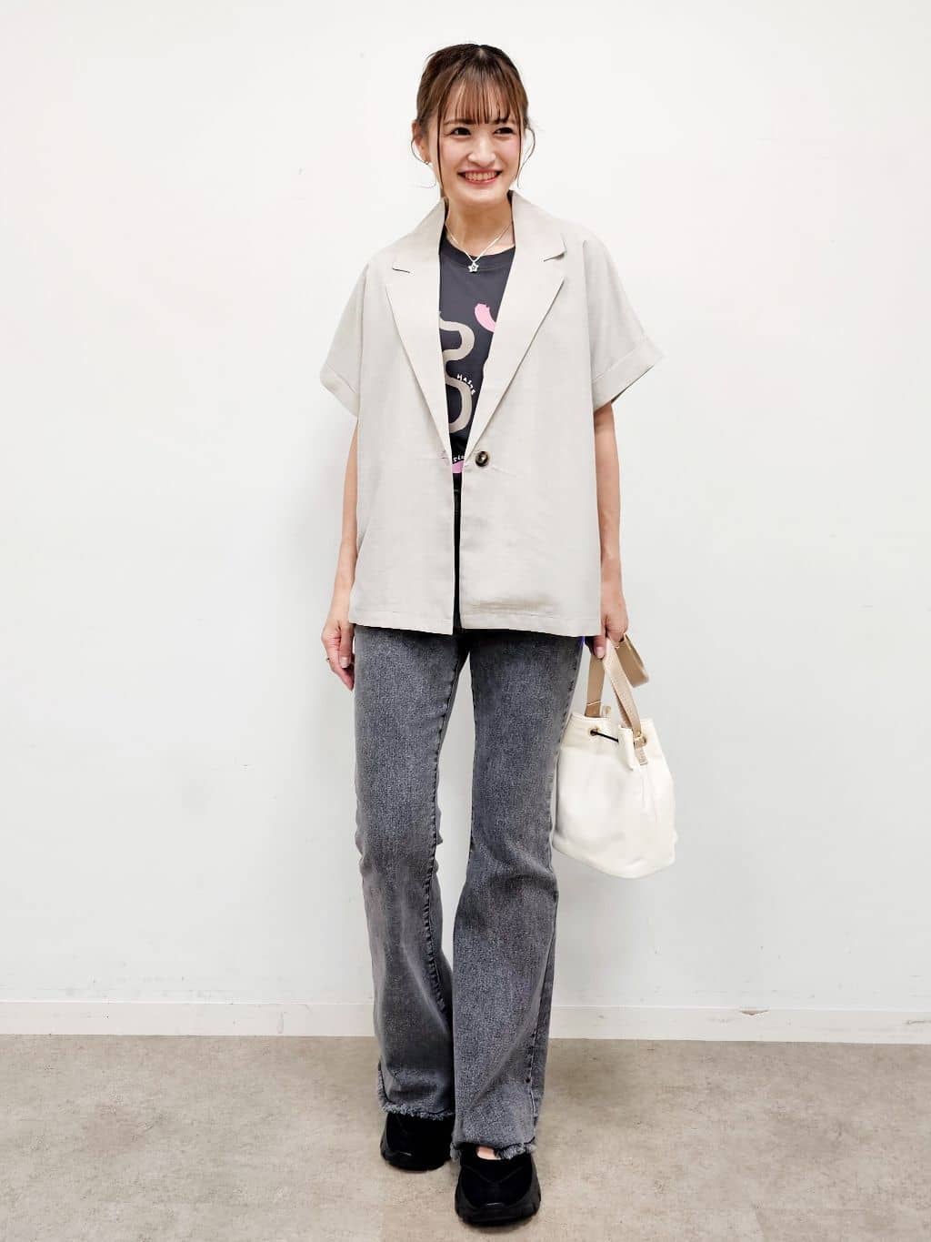 ゆゆさんの「SHOO･LA･RUE｜【S-LL/ひんやり/汗ジミ軽減/UVカット】グラフィックアソートTシャツ」を使ったコーディネート