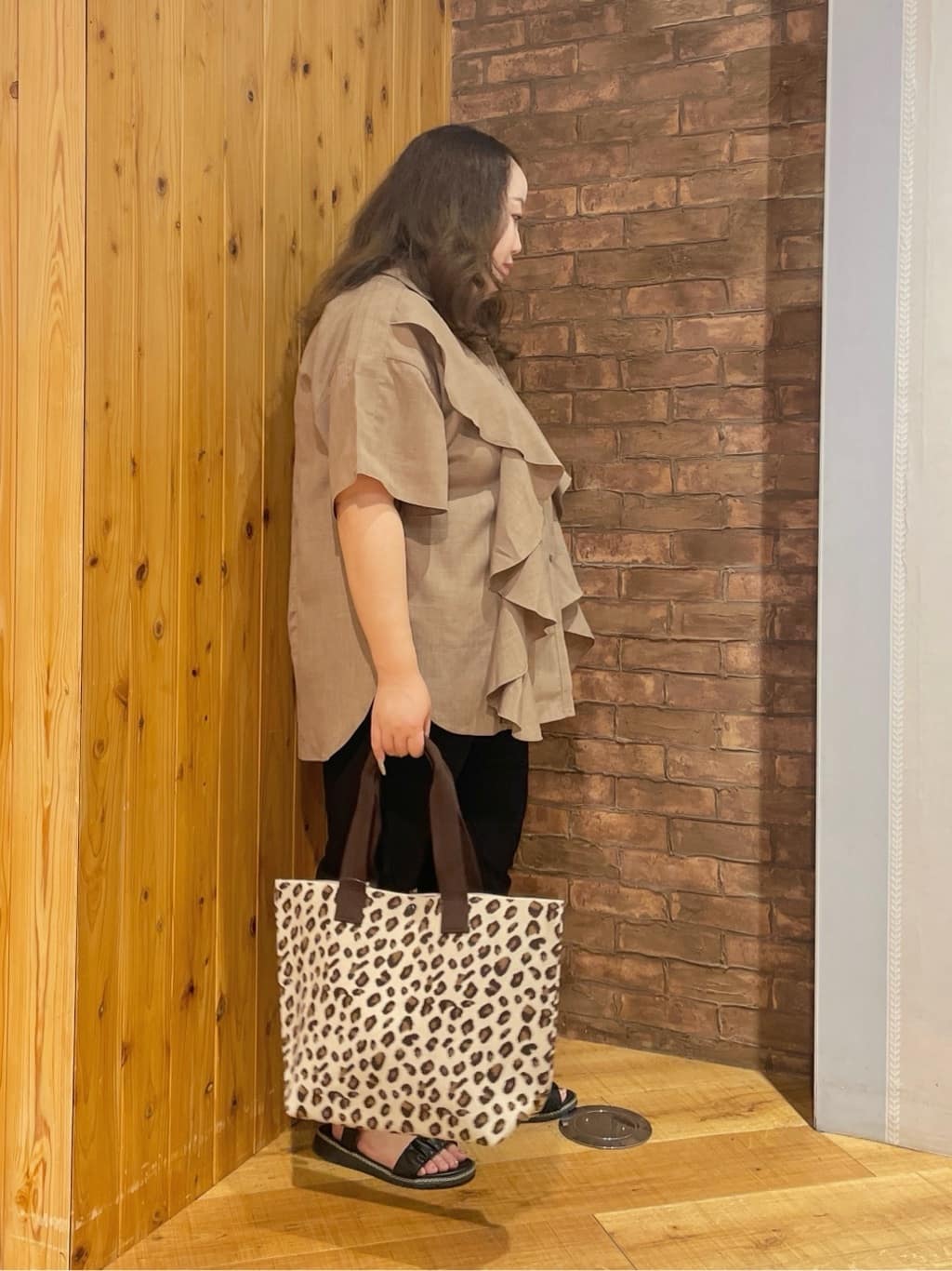Risaさんの「SHOO･LA･RUE｜【洗える/S-LL/美脚シルエット】ハイパーストレッチ テーパードパンツ」を使ったコーディネート