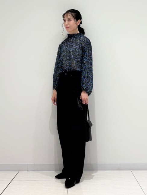 kayoさんの「INDIVI｜【秋映え柄/セットアップ可能】フラワーシフォンブラウス」を使ったコーディネート