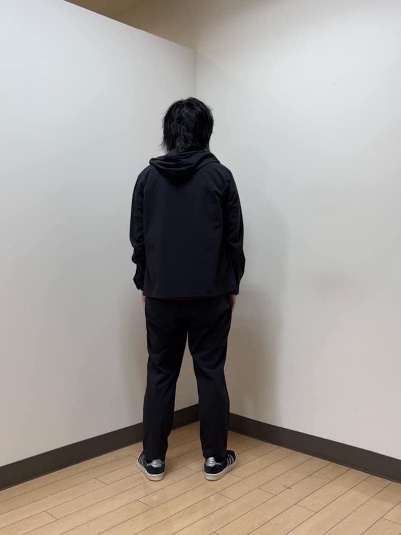 あきやまさんの「TAKEO KIKUCHI｜【3D ナイロン ストレッチ】ジップアップ フードブルゾン」を使ったコーディネート