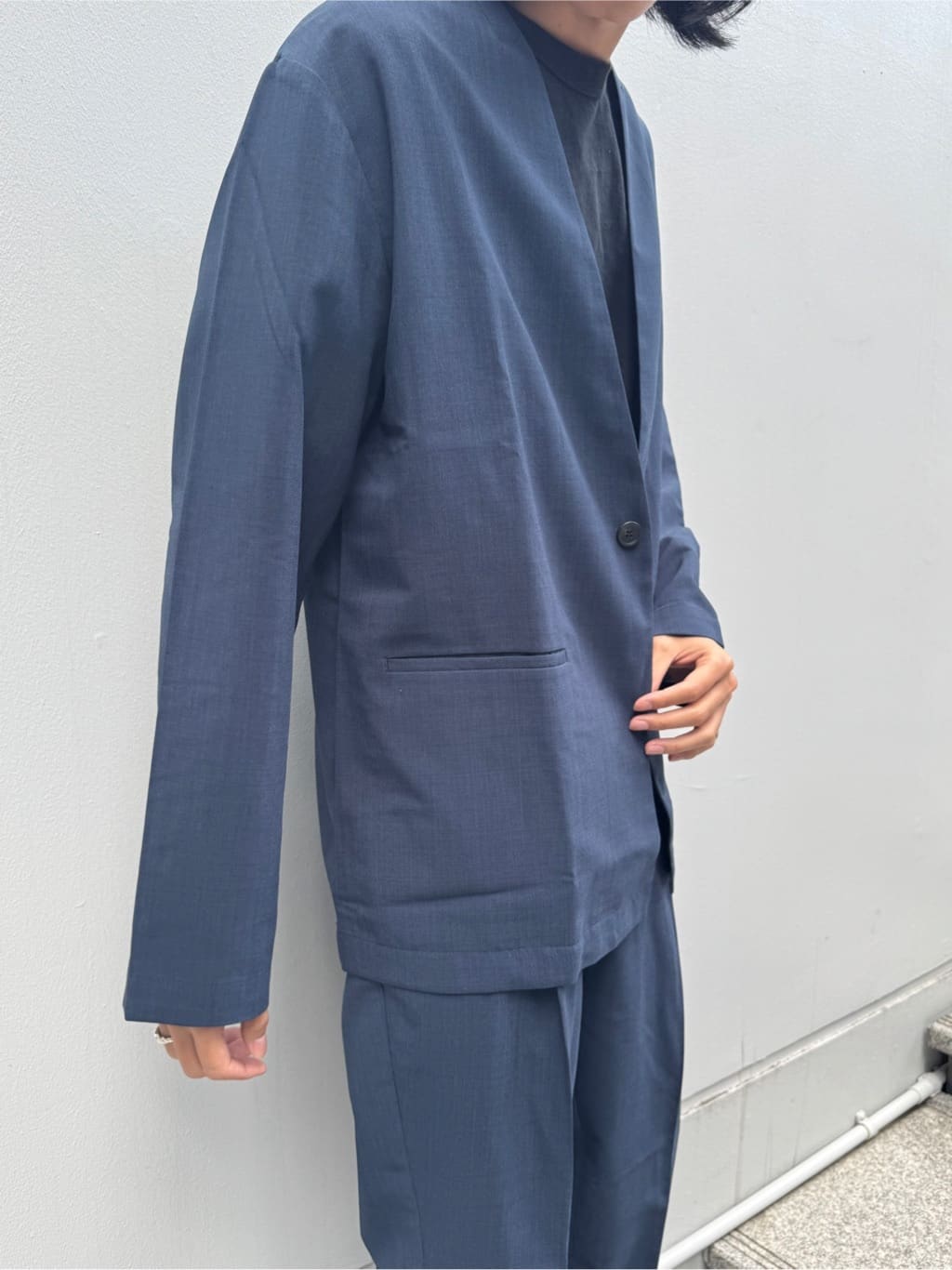 simさんの「tk.TAKEO KIKUCHI｜◆【WEB限定 マシンウォッシャブル】機能性エアリードライノーカラーセットアップ/ノーカラージャケッ」を使ったコーディネート