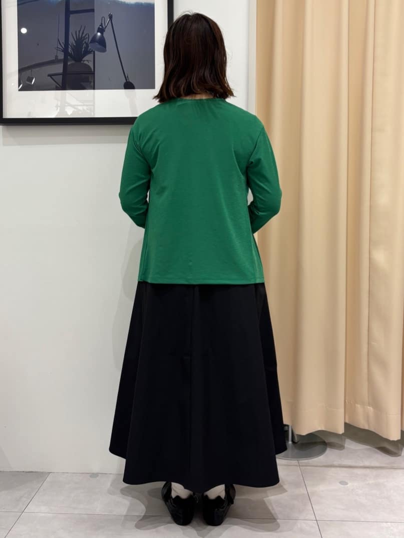 SAKUさんの「THE SHOP TK｜シアーフライスVカーデ」を使ったコーディネート