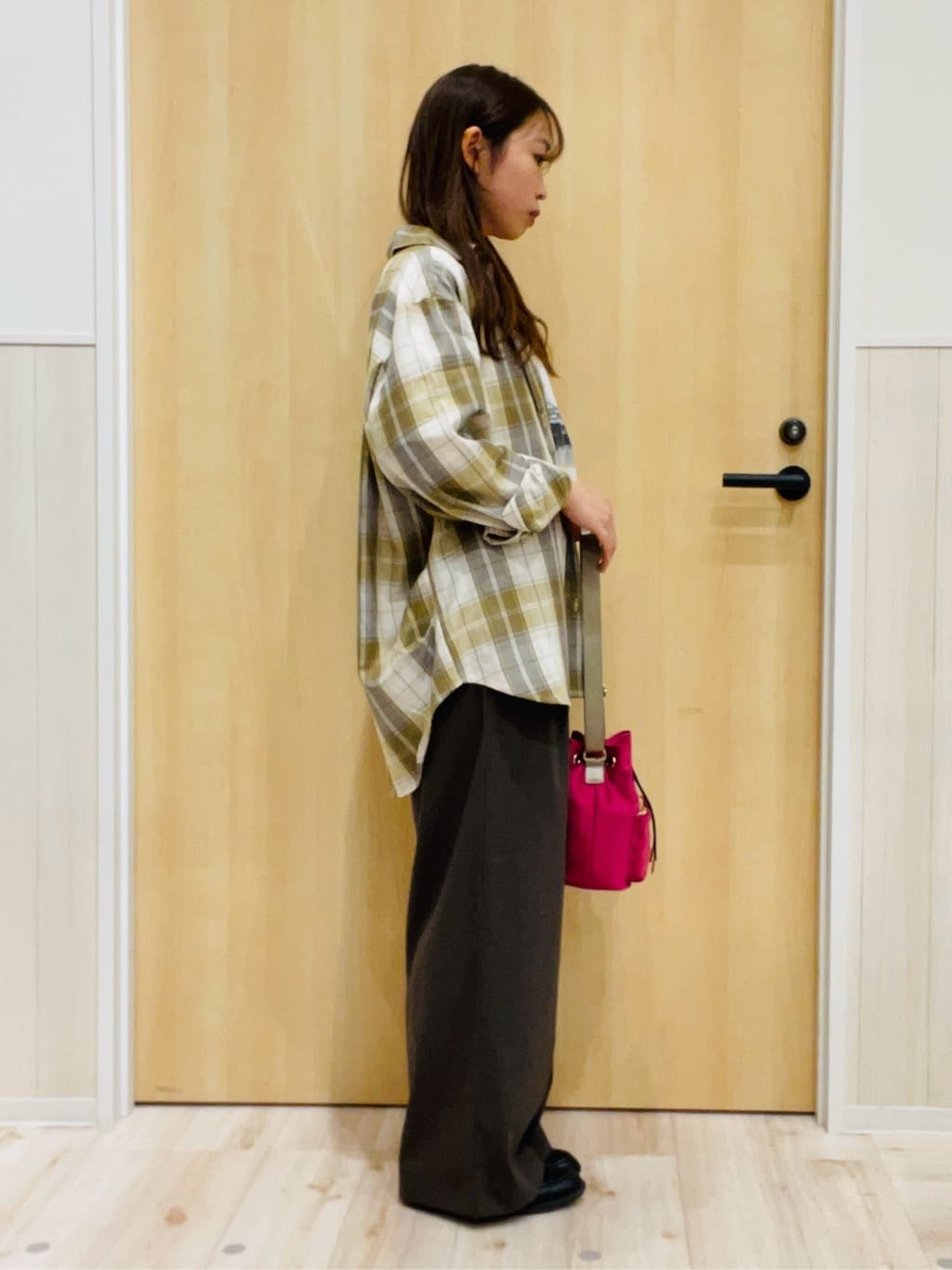 minamiさんの「SHOO･LA･RUE｜【洗濯機可/S-LL】程よい抜け感 大人のチェックシャツ」を使ったコーディネート