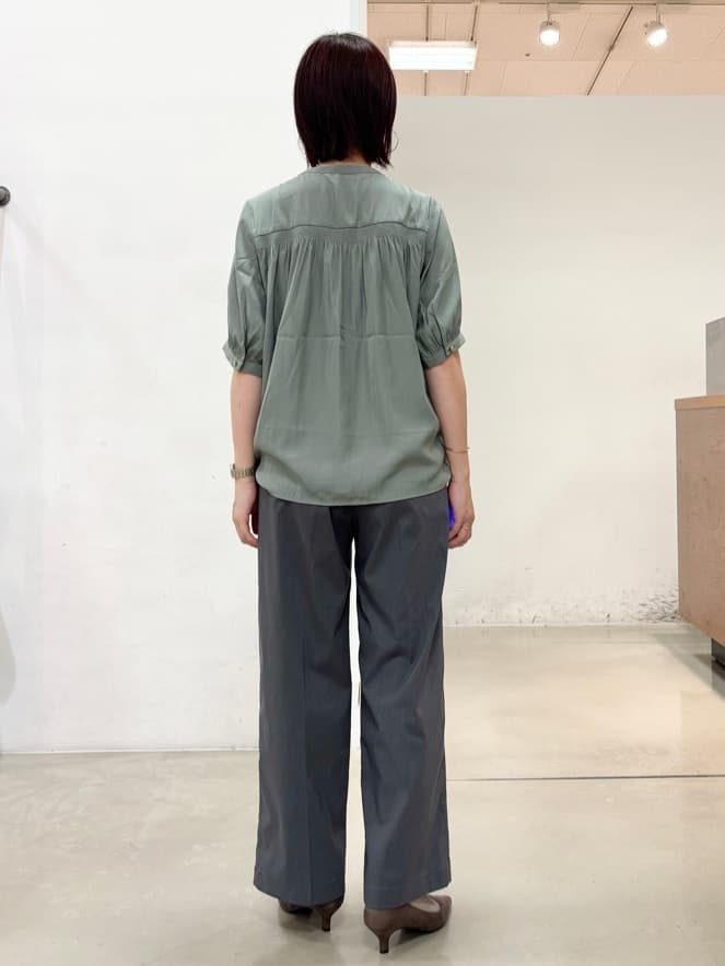 fujiさんの「THE SHOP TK｜【インしなくも決まる】サテンギャザー5分袖ブラウス」を使ったコーディネート