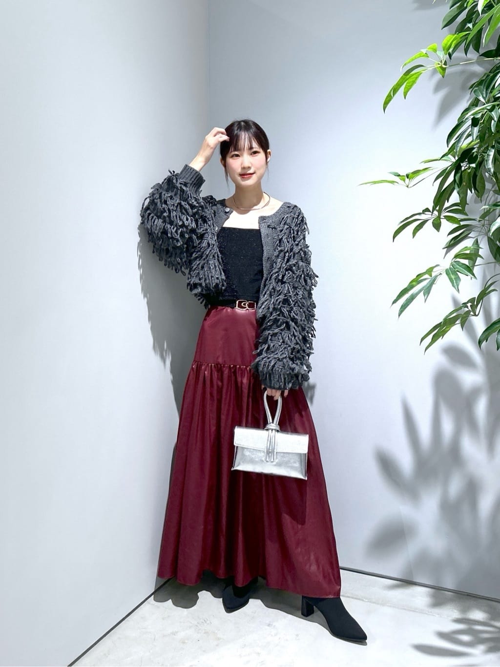 Renoさんの「INDIVI｜レザーライクマキシスカート」を使ったコーディネート