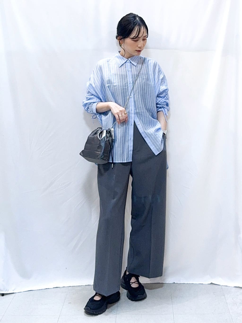 𝐇𝐢𝐫𝐨𝐦𝐢さんの「SHOO･LA･RUE｜【洗濯機可/S-LL】すっきり上品きれい見え タックワイドパンツ」を使ったコーディネート