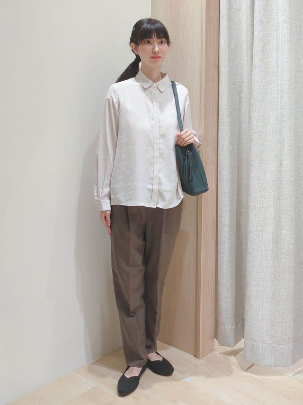 Yuiさんの「grove｜リーフ刺繍スパンコールベスト＆ブラウスセット」を使ったコーディネート