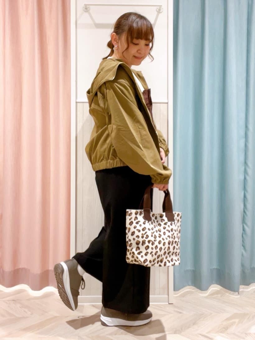 kitaさんの「SHOO･LA･RUE｜【洗濯機可/S-LL】1枚で華やか フリルドッキングトップス」を使ったコーディネート