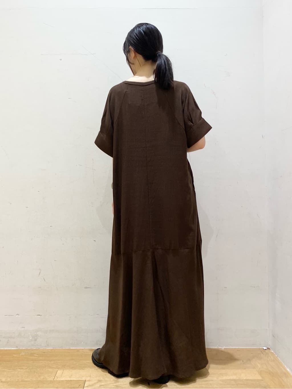 みなみさんの「OPAQUE.CLIP｜レーヨン麻キーネックワンピース【洗える】」を使ったコーディネート